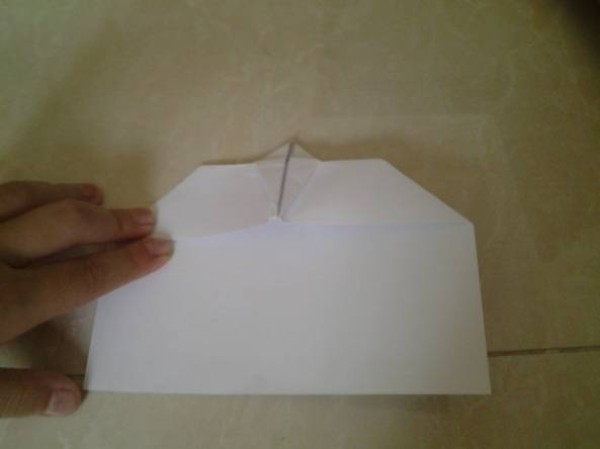 paper airplane that flies far