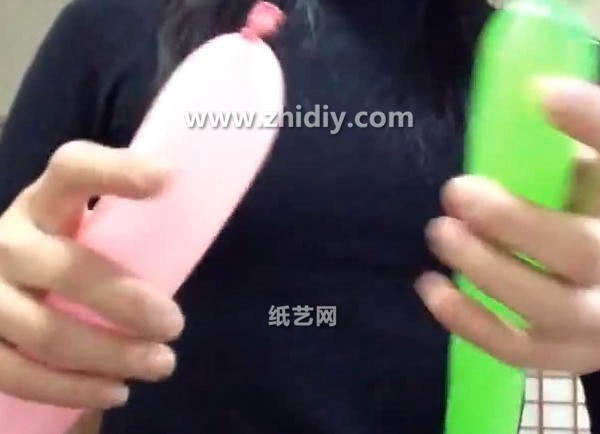 Making of balloon-shaped magic balloon roses