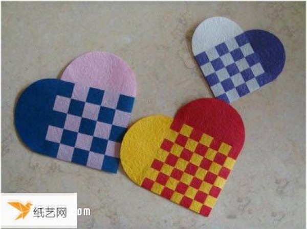 Illustrated tutorial on how to make a simple and beautiful paper heart with personality