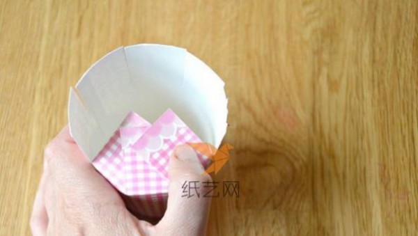 Handmade paper craft making tutorial for making small candy gift boxes from disposable paper cups