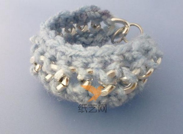 Crochet tutorial for making a feminine metal chain bracelet