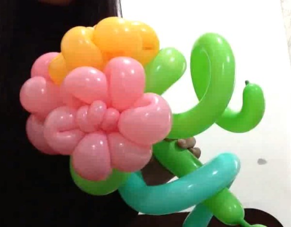 Wedding magic balloon styling teaches you how to make bridal bouquet balloons