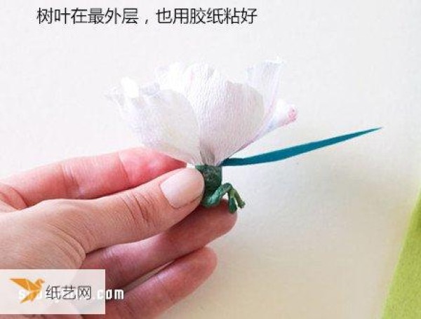 Illustration of how to make a personalized and beautiful crepe paper handmade flower packaging box decoration