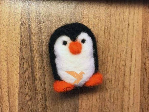 Tutorial on how to make a cute little wool felt penguin key chain