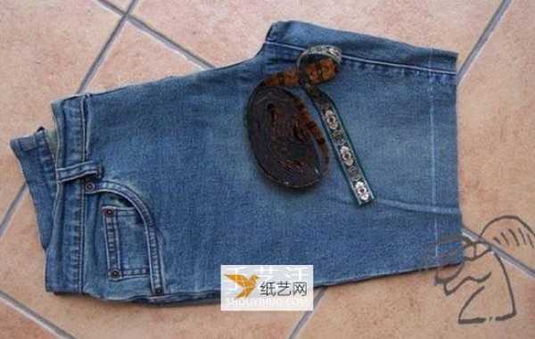 Detailed illustration of how to transform childrens jeans