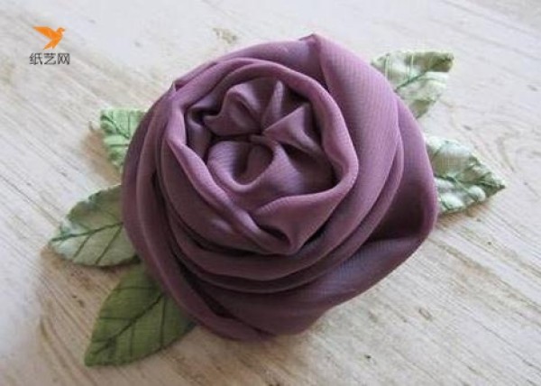 Elegant fabric flower brooch making tutorial illustration