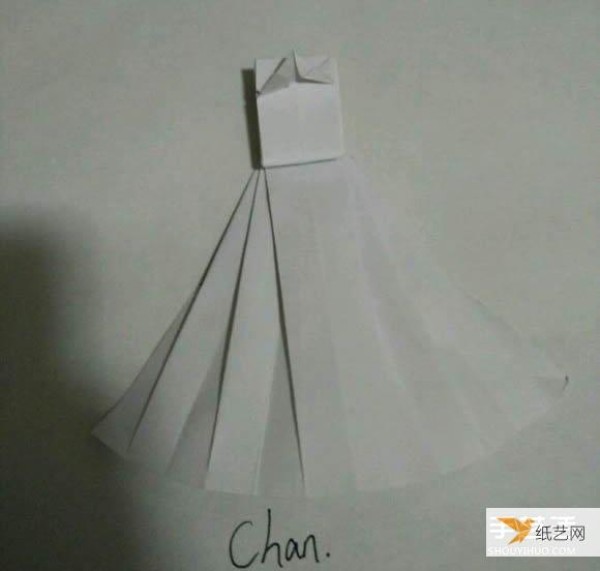 Illustrated steps on how to fold a very beautiful and elegant origami wedding dress