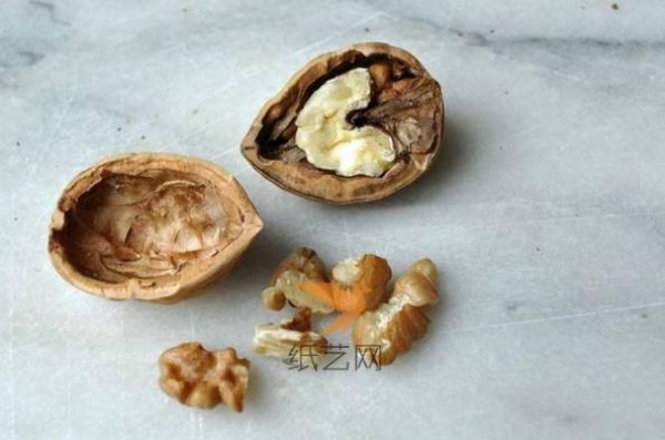 Tips for turning walnuts into treasures and a tutorial on how to make gift packaging boxes