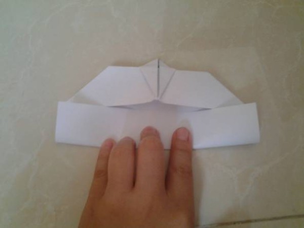 paper airplane that flies far