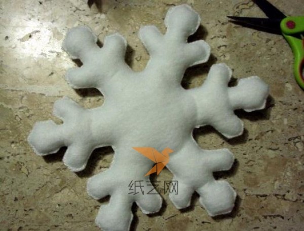 Tutorial on how to make cute little angel snowflake ornaments