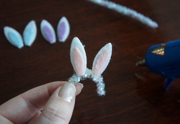 The little bunny ears made of non-woven fabric are so cute! (Tutorial)