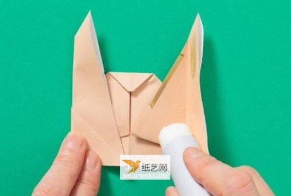 Illustration of the simplest folding method of hand puppet rabbit