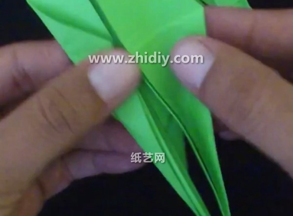 Simple three-dimensional origami mantis hand origami video tutorial