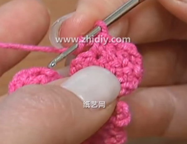 Simple handmade method of 3D three-dimensional crochet flowers