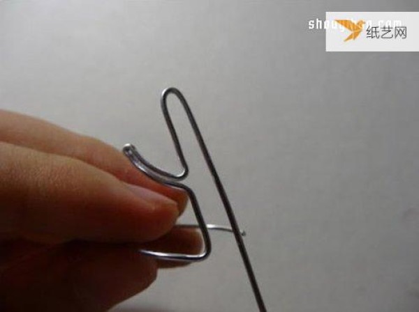 Illustrated tutorial on how to make an antler shaped aluminum wire ring