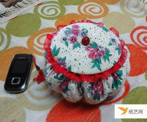 Detailed illustrated tutorial on how to make a personalized fabric pumpkin storage basket