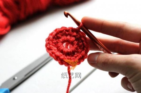 Tutorial on making beautiful crochet coasters as a New Year gift