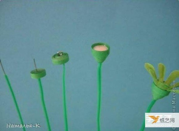 Illustration of the process of making beautiful chrysanthemums by hand using simple cardboard