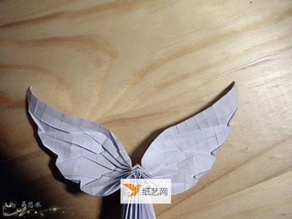 Practical tutorial on origami drawing of angel wings by Takashi Hojo