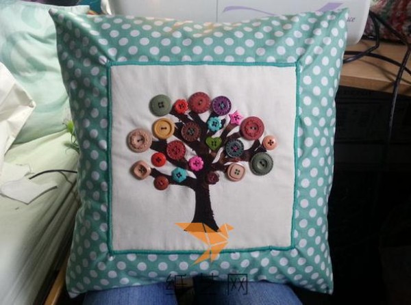 Tutorial on making beautiful button tree pattern pillowcases