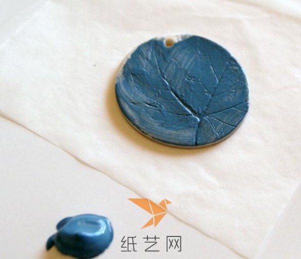 Tutorial on making a beautiful ultra-light clay necklace with leaf vein texture