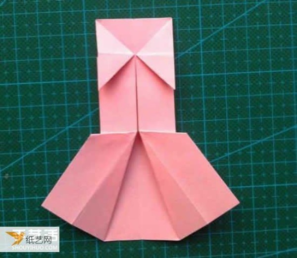 A simple illustrated tutorial on the folding method of childrens origami skirt