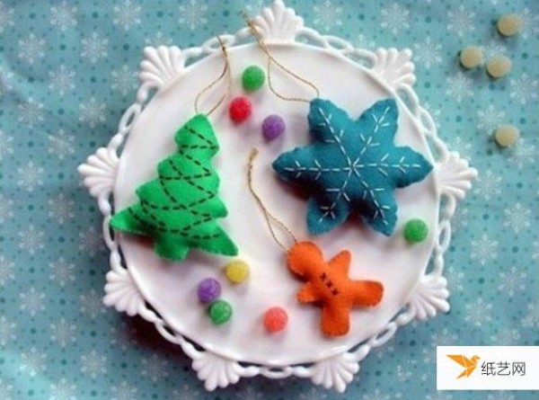 Christmas tree and gingerbread man Christmas-themed snowflake pendants made of non-woven fabrics