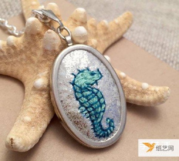 How to make animal pattern hand-embroidered necklace pendant pictures