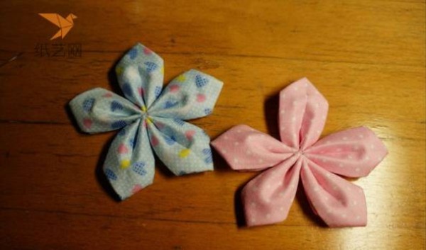 Fabric tutorial for making fabric flower hairpins