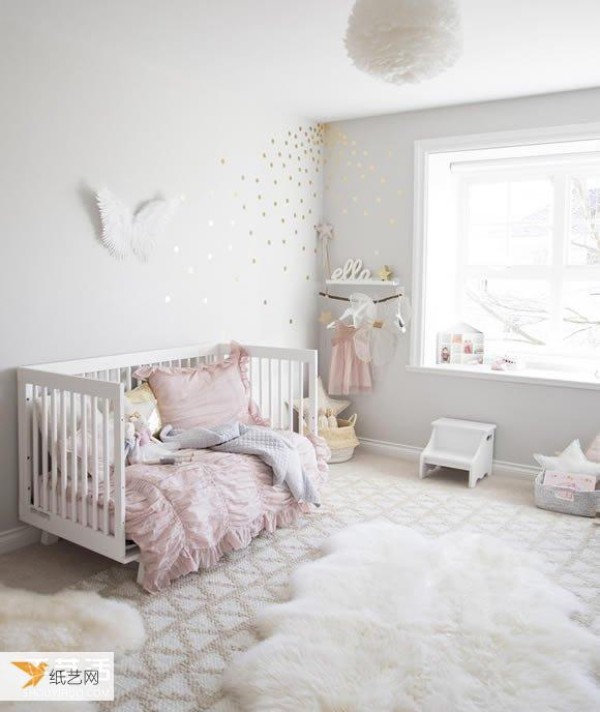 When you have a daughter, you need to create a beautiful ice cream-colored room for her.