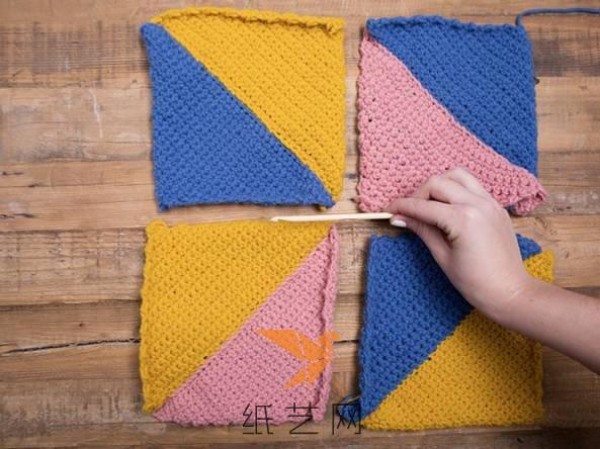 Tutorial on crocheting triangular patchwork pillowcase for New Year’s gift