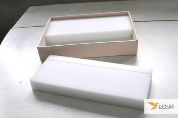 Tutorial on making jewelry storage boxes using discarded shoe box lids and sponge pads