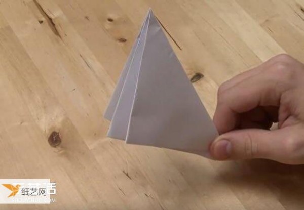 Illustrated tutorial on two folding methods of paper cannons