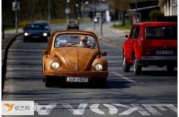 70-year-old man uses tens of thousands of oak chips to build his dream Beetle