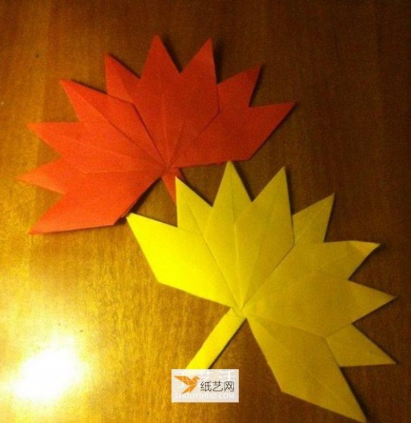 Illustration of how children fold paper maple leaves