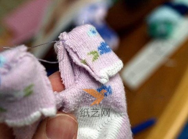 DIY tutorial for making cute socks for kittens