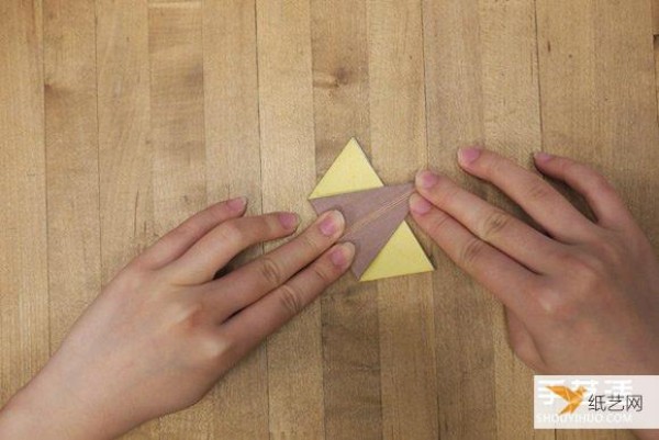 Illustration of the process of hand folding paper sunflower flowers