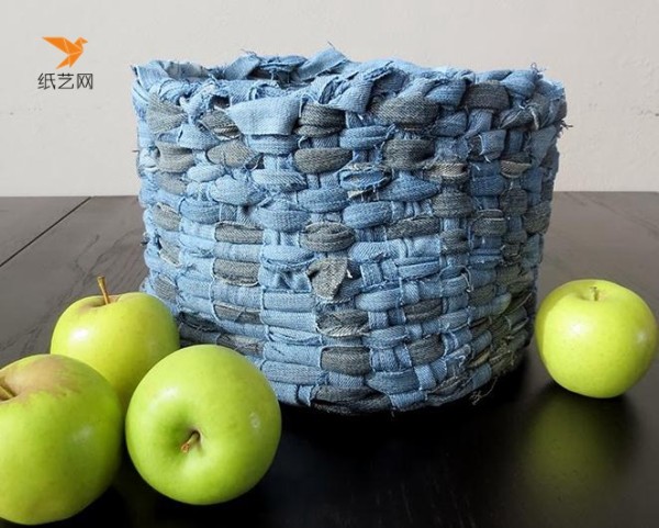 How to make a fruit basket from old jeans