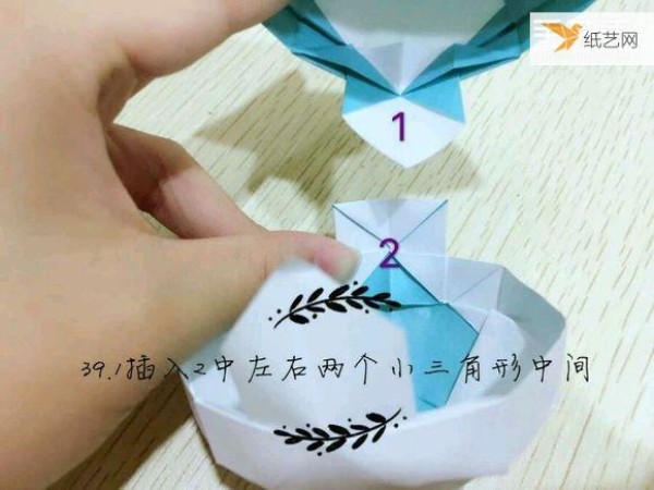 Illustrated tutorial showing how to fold beautiful Poké Balls by hand