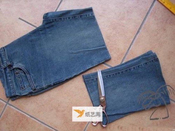 Detailed illustration of how to transform childrens jeans