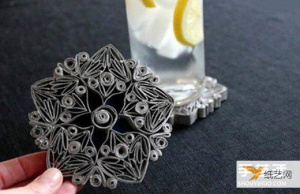 Illustrated tutorial on how to creatively make snowflakes by hand using rolling paper cores