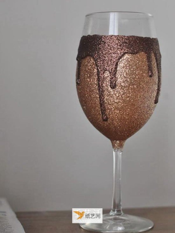 How to Use Glitter to Transform a Gorgeous and Personalized Tumbler