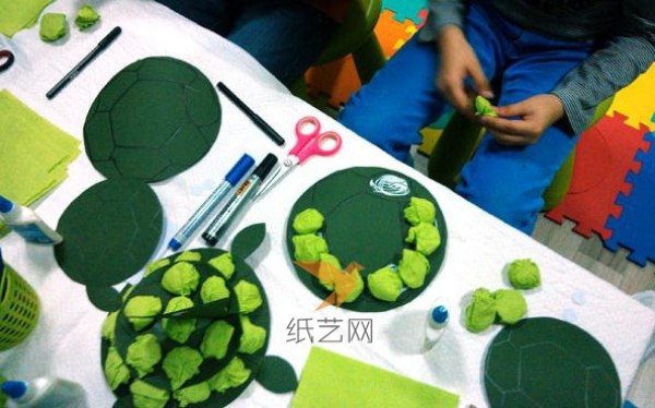 Childrens handicraft class to make small turtle paper art tutorial