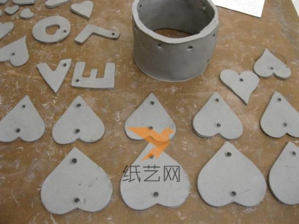 DIY tutorial for Valentine’s Day gift of love wind chimes made of ultra-light clay