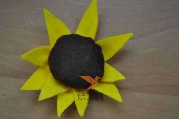 Sunflower DIY tutorial made from non-woven fabrics