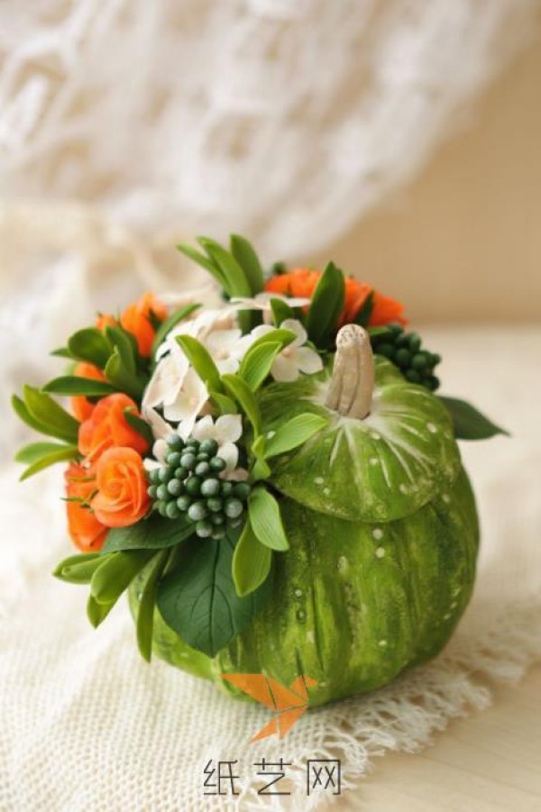 Tutorial on making a small clay pumpkin decorative box for Christmas gifts