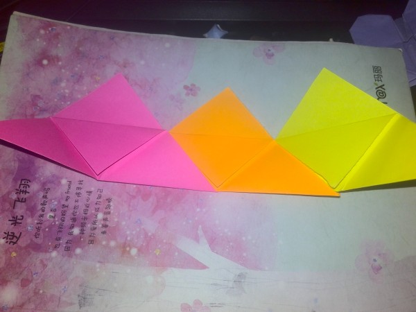 Three color triangle box