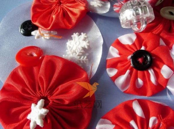 Tutorial on how to make Christmas decorative bouquets made of cloth