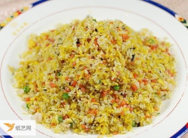 How to make delicious egg fried rice. A particularly delicious way to make egg fried rice.