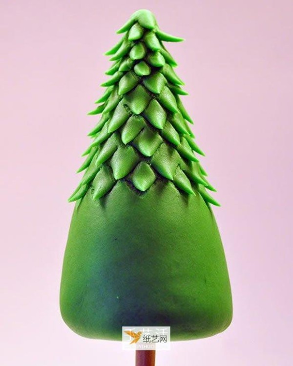 An easy way to make a Christmas tree using ultra-light clay